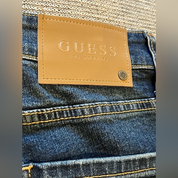 WJ3. Guess Men's Slim Fit Denim Shorts Rip And Repair Size 29 - Picture 7 of 9